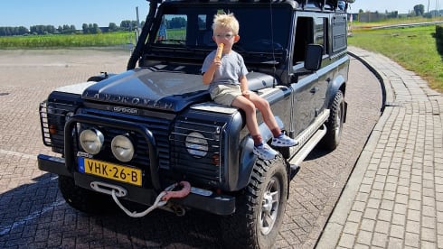 2.5p Landrover Defender 4x4 expedition car 