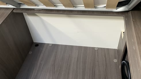 Modest – 5p McLouis Carat 873g integrated camper from 2021