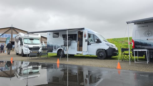 3p Sunlight V66 length beds NEW BJ2026