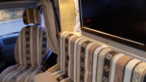 Fijne ruime camper 2 tot 6 persoons