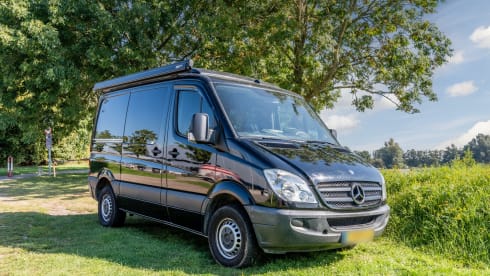 Mooie buscamper – 7p Mercedes-Benz campervan uit 2013