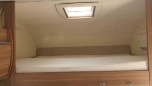 Cara  – Nice spacious alcove camper