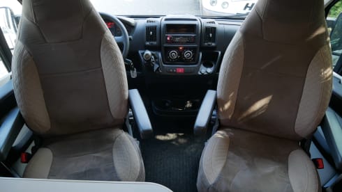 Chausson1, 2 sleeping- 4 seats.