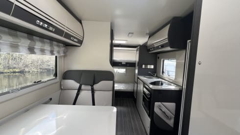 Rollerteam Zefiro 675 Auto, 5 Berth Family Motorhome