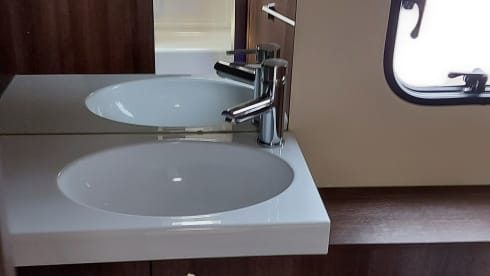 South Coast Explorer – 4 berth Roller Team Coachbuilt from 2017