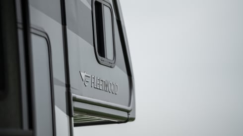 Fleetwood Ford E450 – C driving license. American 9 person big camper hire in the Netherlands