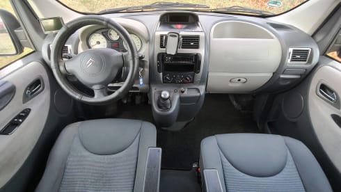 CAMPING-CAR SUPER COMPACT 2 PERSONNES CLIMATISATION RÉGULATEUR DE VITESSE PANNEAU SOLAIRE 