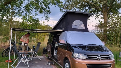 Exclusive camper van VW T5 with pop-up roof