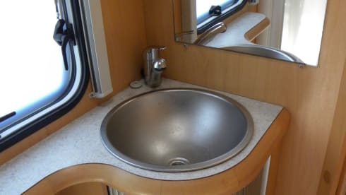 Spacious and complete camper for a nice price