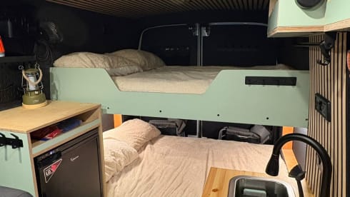 Yeti – 4-persoons Ford Tranist Mk8 Off Grid-camperwagen uit 2017