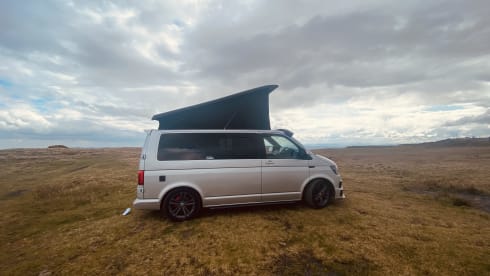 Jack – Stylish 4 berth Volkswagen Transporter Campervan 