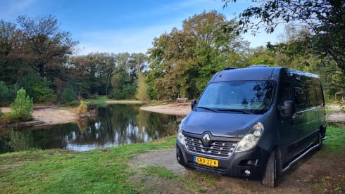 Cool, cozy 3p Renault Master campervan from 2017