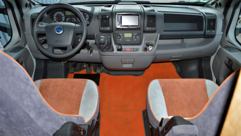 Beautiful complete and very neat 4-person camper (Fiat Ducato Bürstner)