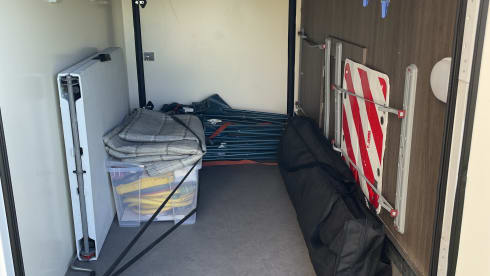 Modest – 5p McLouis Carat 873g integrated camper from 2021