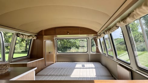 De Bus – 2p Volkswagen campervan from 1980