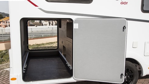 Just GO – Dethleffs Just GO 4-seater semi-integrated camper