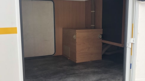 Unique 8 pers. camper with XXXL garage on C driving