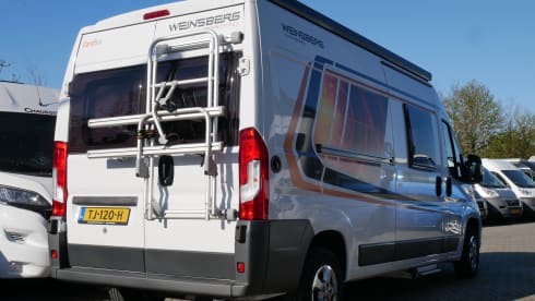 Weinsberg Carabus 601, 4 sleeping 4 seats, with awning.