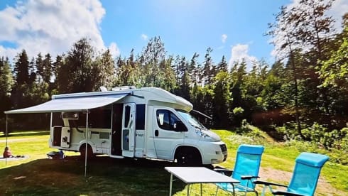 Happy Travels – Spacious luxury 4-pax camper