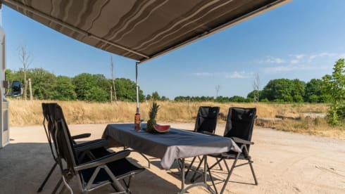 Challenger! – Ruime, moderne en luxe camper met 4 vaste slaapplekken - XL garage