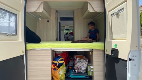 Dreamer – Dreamer D55 UP: pop-up roof, 4 beds, private bathroom and shower!