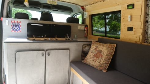 Red – Camper Renault Master 2.5 del 2017 *con smart TV, riscaldamento, WC ecc.*