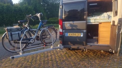 Luxury off grid bus camper from 2018