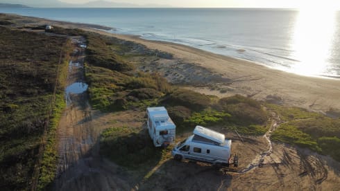 Freeda – Luxury off-grid Hymer (4p) roof tent