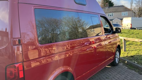 Dolly Daze – 2 berth Volkswagen campervan from 2021