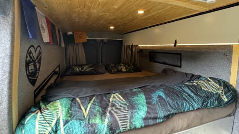     Rocco 🌿 | Gezellige camperbus voor 2  klaar voor avontuur