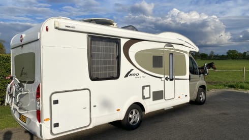 Burstner ixeo time 734 – Very luxurious camper queen-size bed air conditioning Nespresso