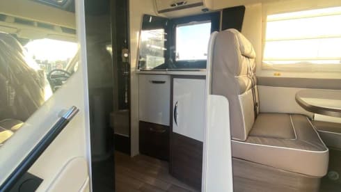 Louis – 4p McLouis 473G semi-integrated from 2024 Ford automatic 170 hp