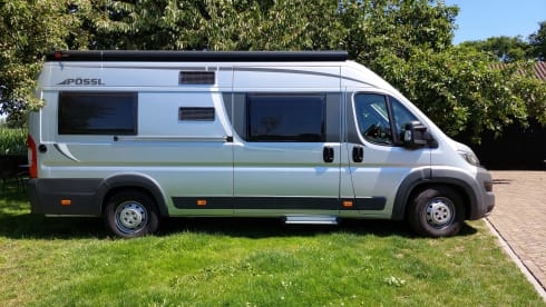 Pössl road cruiser from 2017 with longitudinal beds