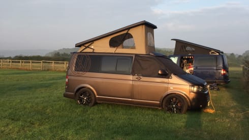 Toffee Apple – Compact Camper for 4