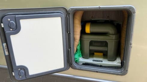 Burt – 4-Bett-Boot, Bürstner, teilintegriert ab 2015