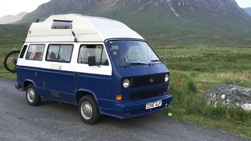 Blue – Volkswagen Wohnmobil mit 4 Schlafplätzen aus dem Jahr 1986