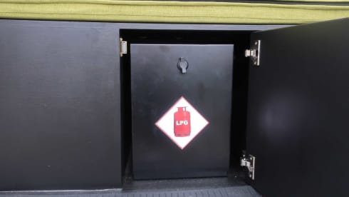 Sully – 2/3 Berth Boutique Off Grid Adventure Van near the Peak District.