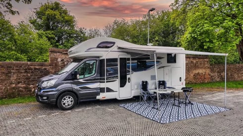 Happy Family Motorhome – 5 Berth Ford Voyager 485 