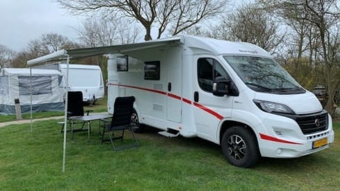 Almost new compact Sunlight (Hymer) type V66 with complete inventory