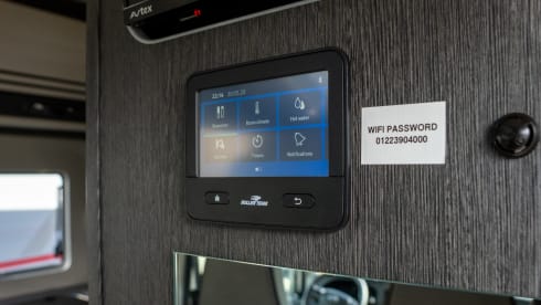 UYE – Automatic 4 Berth Fixed Bed 2024 Motorhome