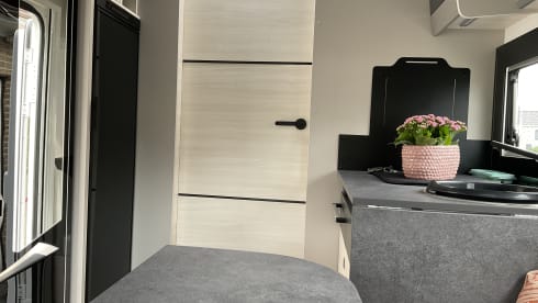 4p Challenger semi-integrated model 2023-limited edition