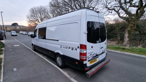 4 berth Mercedes-Benz bus from 2014