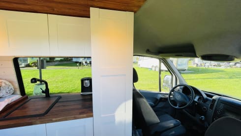 Benny_theBenz – Stylish Mercedes Sprinter Bus Camper