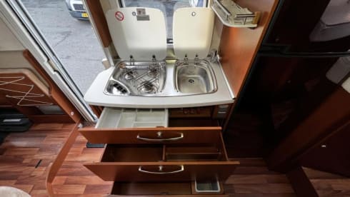 Liedje – Hymer Exsis-i with 2x AIRCO