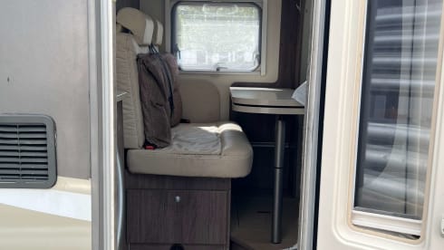 Burt – 4-Bett-Boot, Bürstner, teilintegriert ab 2015