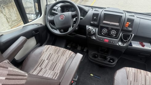 2-person Fiat Ducato Pössl 2Win R