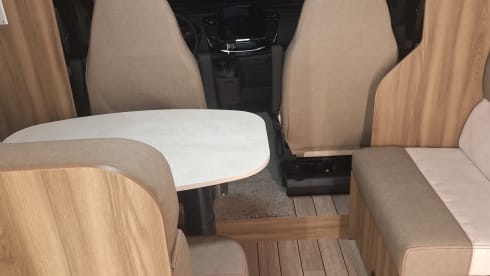 Volledig ingerichte splinternieuwe camper