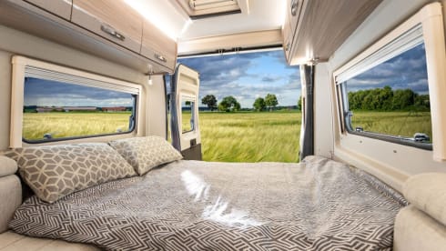 Platinum Camper – 2 adult 1 child Lux Camper Eldiss CV40 ltd edition