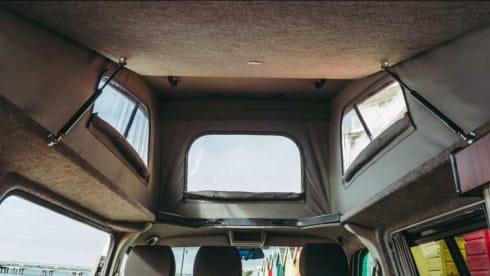 Barbarella – 4 Berth Cosy VW T5 Campervan 