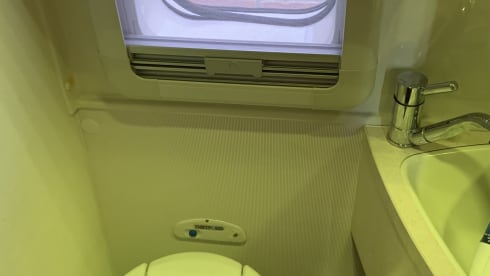 Knaus VanTourer 630 Bus Camper 